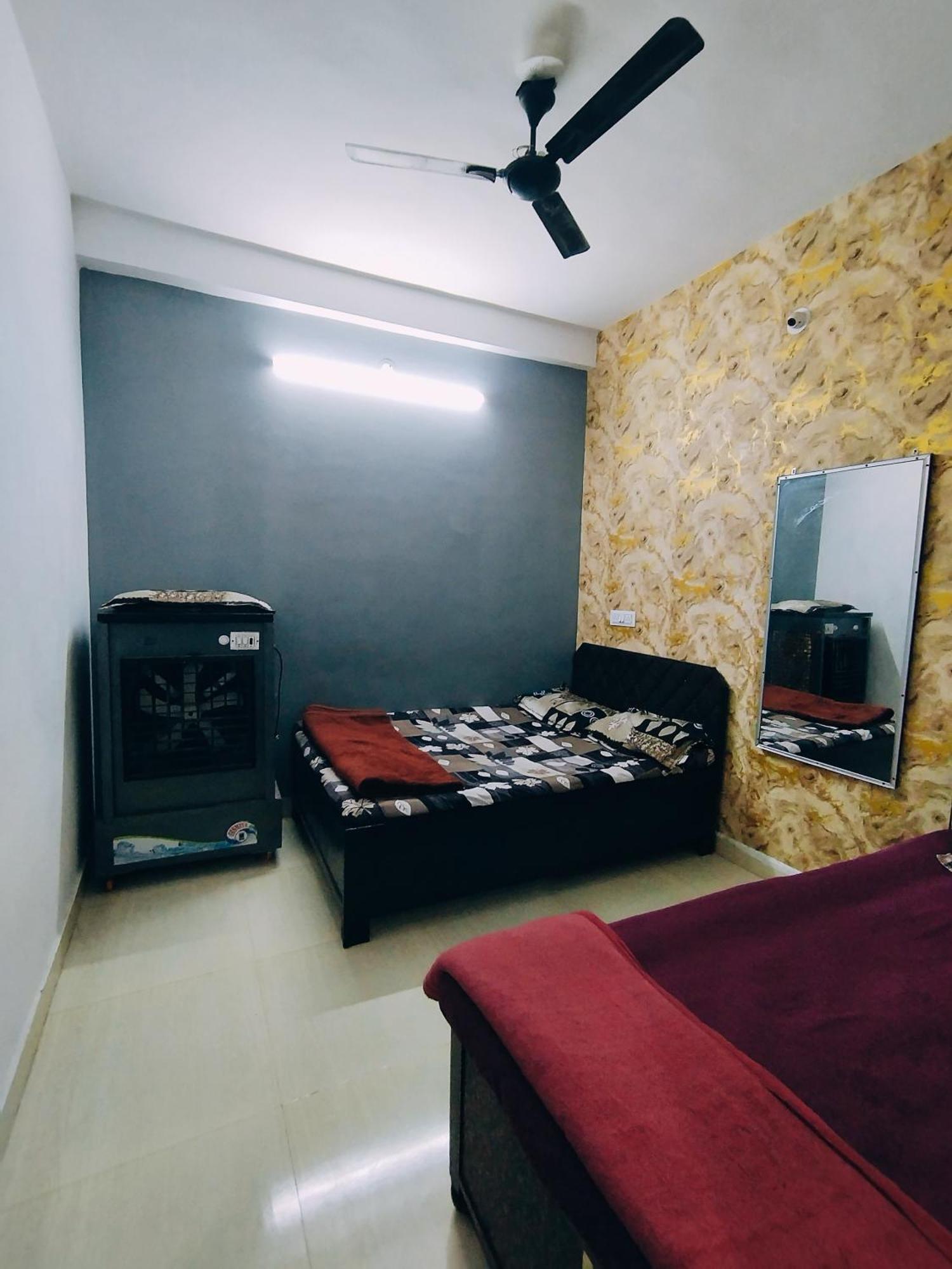 Kalpeshwar Homestay אויאיין חדר תמונה